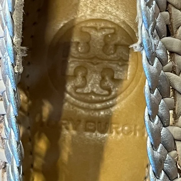 Tory Burch Chelsea woven leather pumps in light taupe and metallic silver sz 8 - Picture 5 of 7